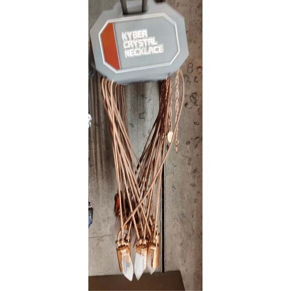 Disney Parks Kyber Crystal Necklace White Star Wars Galaxy’s Edge NEW - Picture 1 of 3